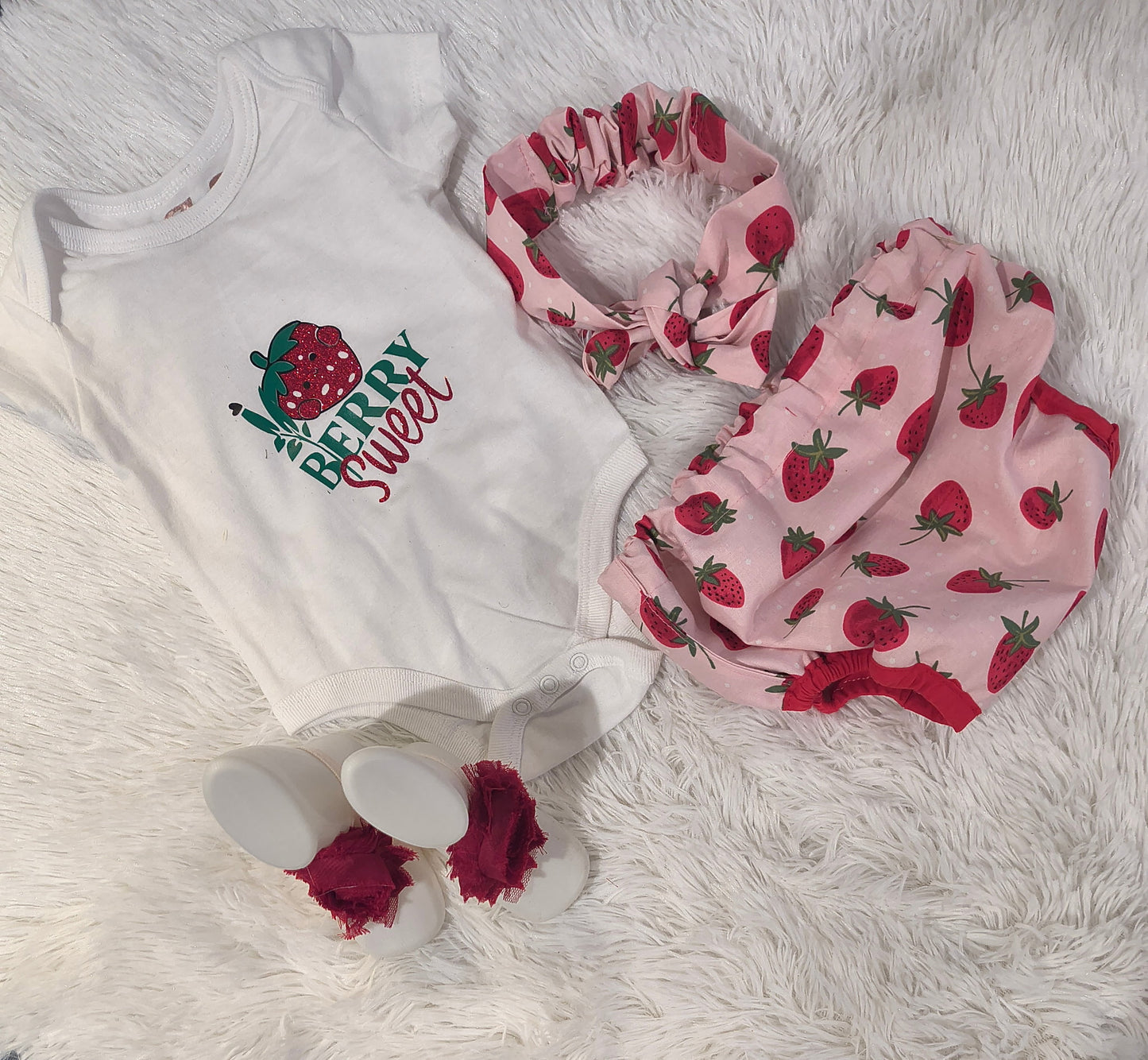Baby diaper cover set for 3 months: includes diaper cover, headband, tee-shirt and footless sandles